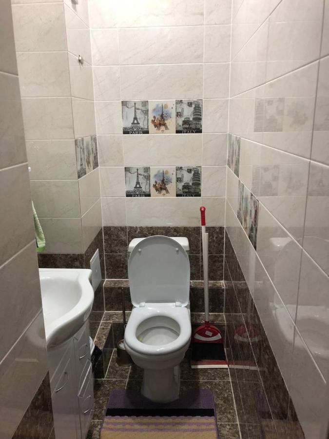 Downtown Homestay Бишкек Екстериор снимка