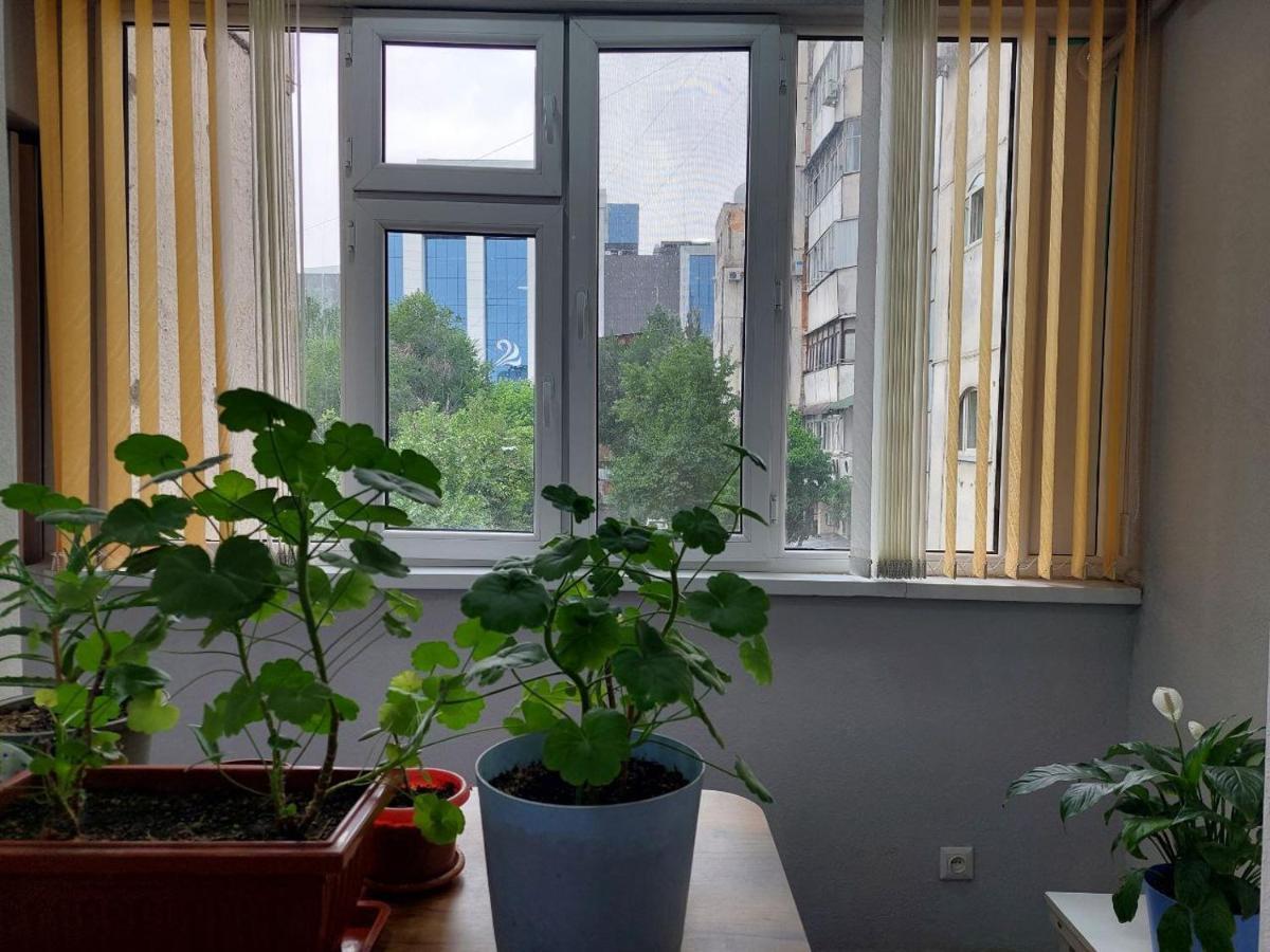 Downtown Homestay Бишкек Екстериор снимка