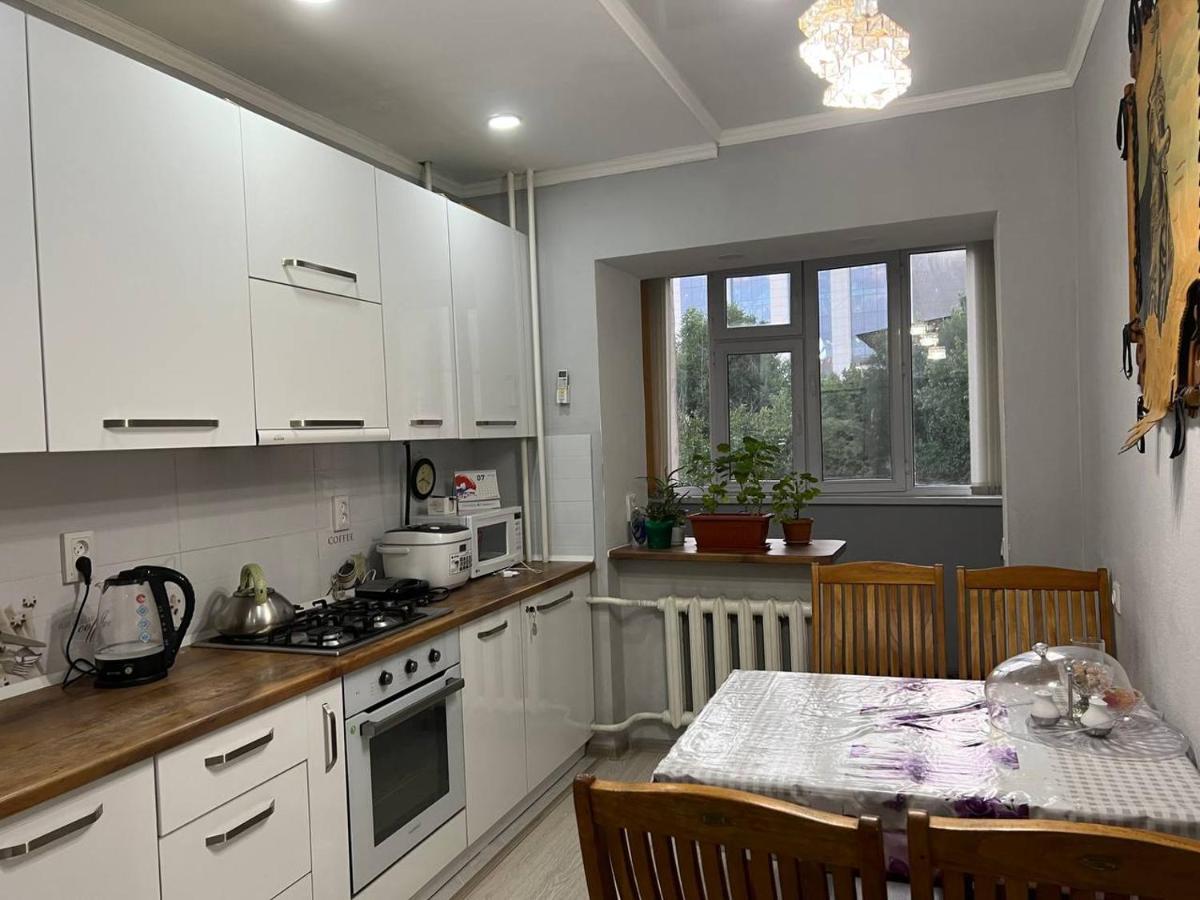 Downtown Homestay Бишкек Екстериор снимка
