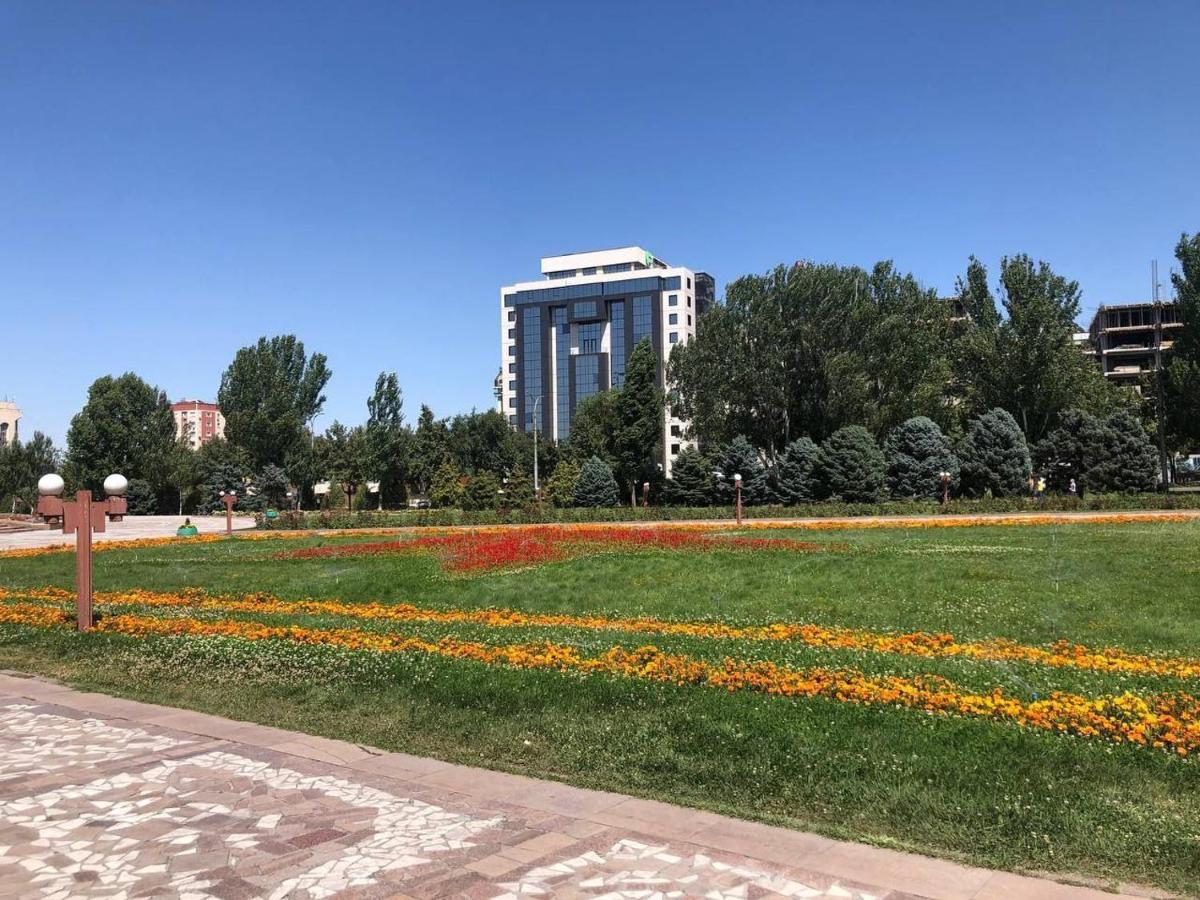 Downtown Homestay Бишкек Екстериор снимка