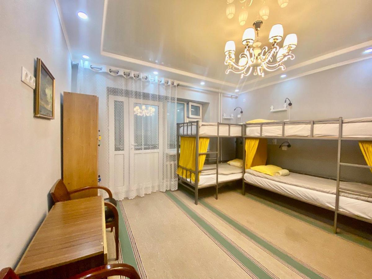 Downtown Homestay Бишкек Екстериор снимка